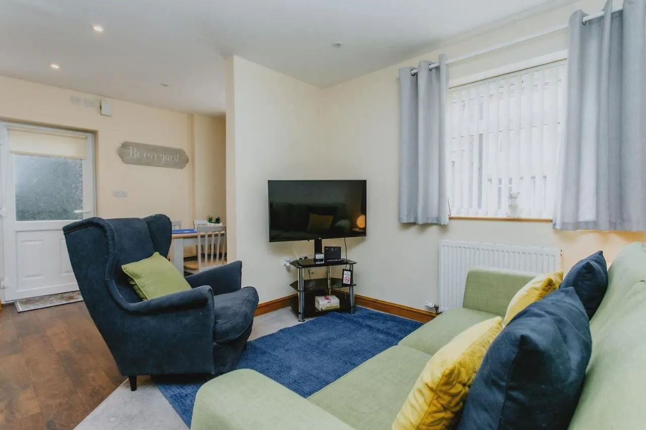 Home From Home 1 King Size Bed Apartment Near Hospital & Tennis contacts