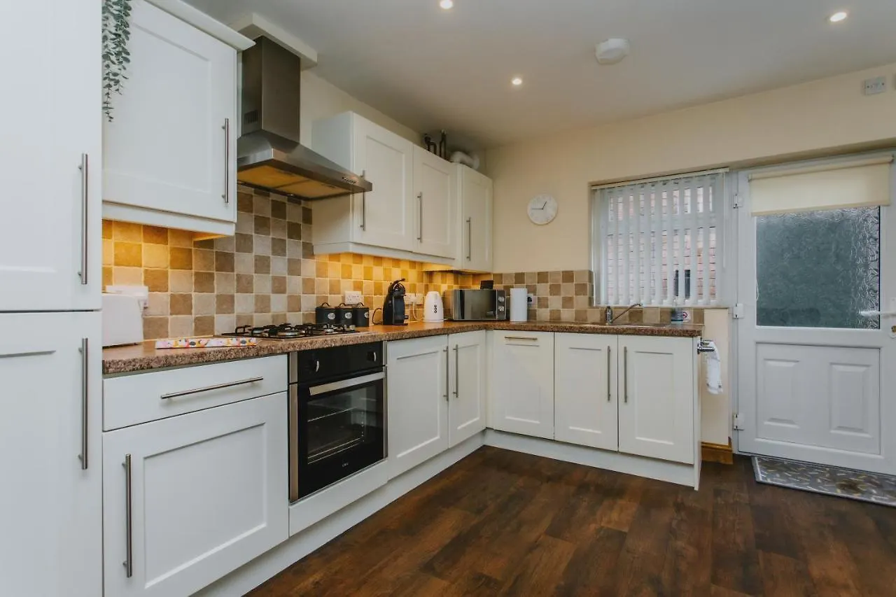 Home From Home 1 King Size Bed Apartment Near Hospital & Tennis Nottingham United Kingdom