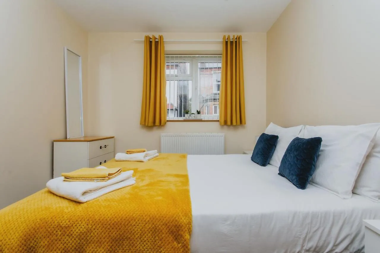 Home From Home 1 King Size Bed Apartment Near Hospital & Tennis Nottingham 0*,